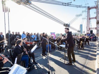 Banda y Coro Comunal actuaron en el emblemático Puente Colgante