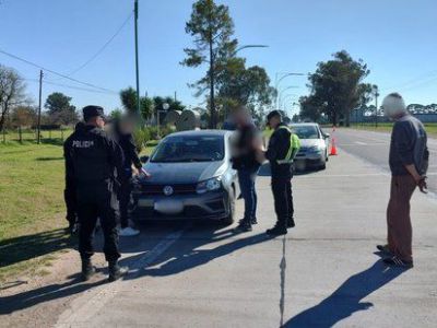 Aprehendidos en control vehicular: Estarían involucrados en al menos un hecho delictivo