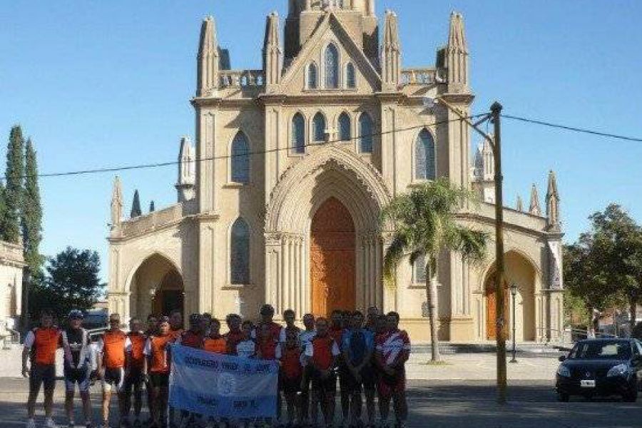 Cicloturistas en Guadalupe - Foto Cicloturismo Virgende del Lujan