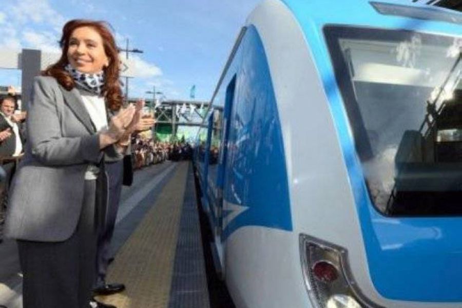 CFK junto a tren - Foto Presidencia