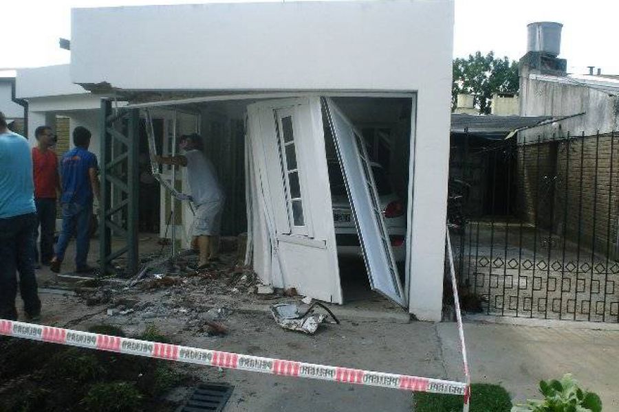 Accidente contra domicilio - Foto FM Spacio