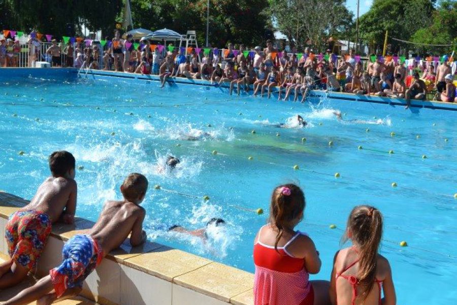 Encuentro de natacion CAP - Foto FM Spacio