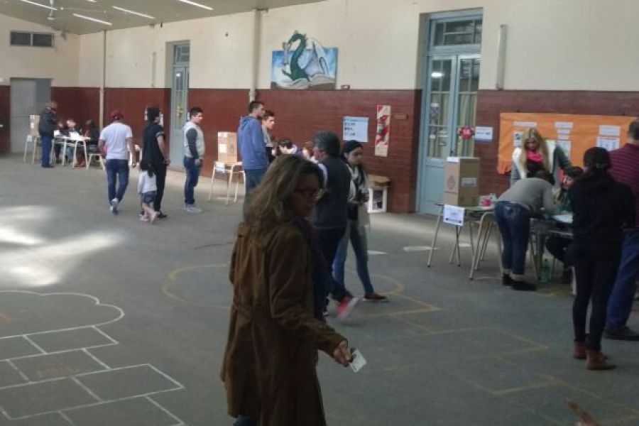 Elecciones en Escuela 321 - Foto FM Spacio