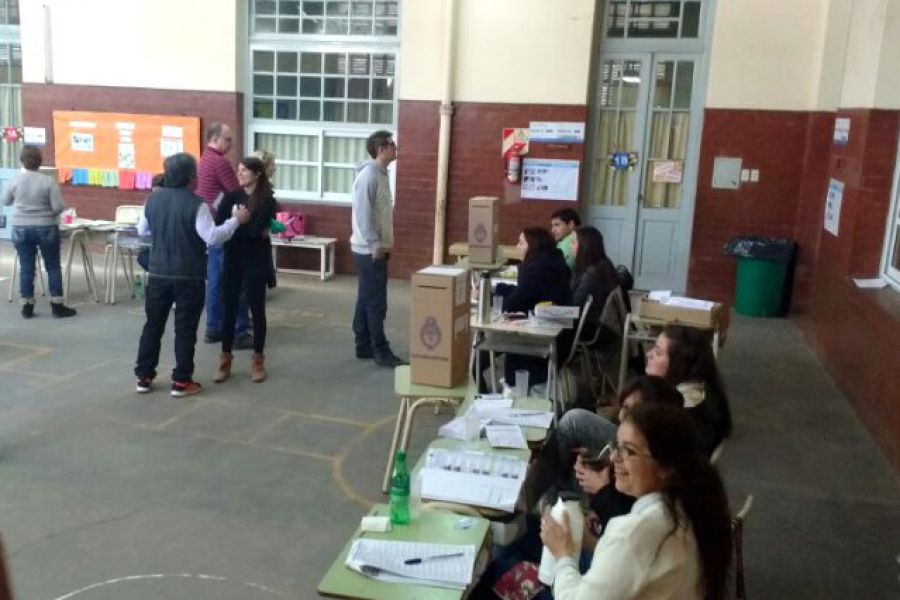 Elecciones en Escuela 321 - Foto FM Spacio