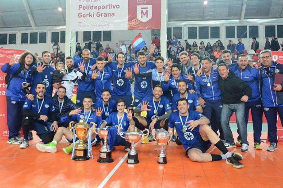 Tetracampeones - Foto Lomas Voley