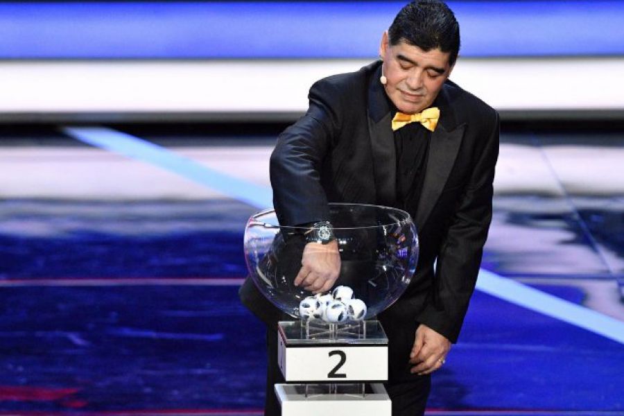 Maradona Sorteo Copa del Mundo - Foto FIFA