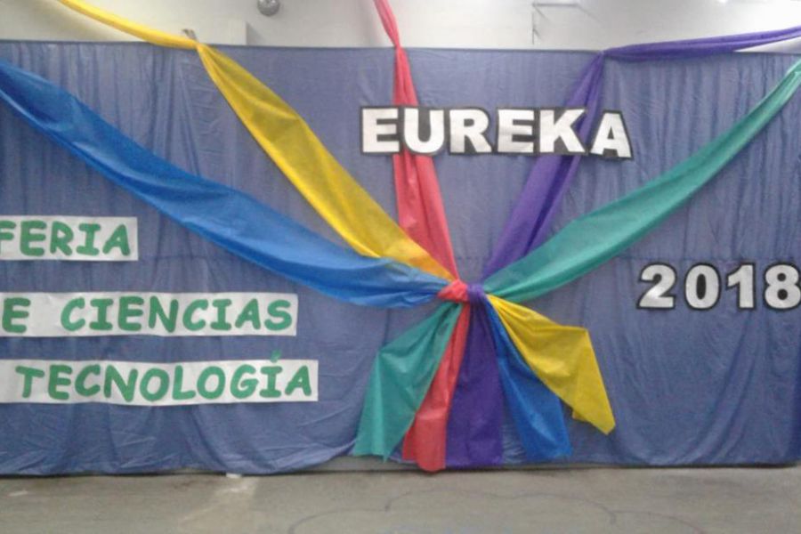 Eureka en Escuela Primaria 321