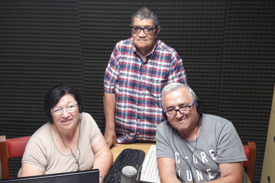 Nilda Ruso y Juan Saromé con Ángel Caceres