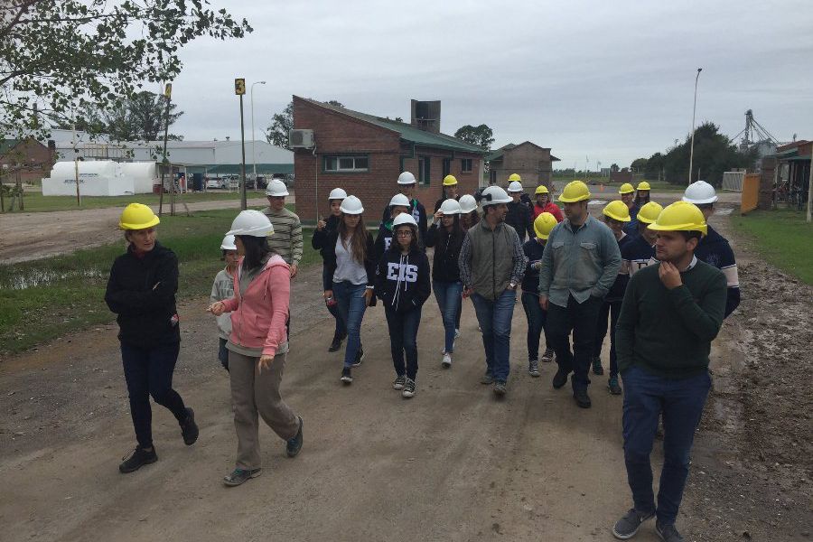 Recorrido por industrias de la Escuela Industrial UNL