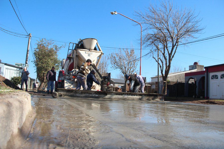 Pavimento urbano en calle Islas Malvinas