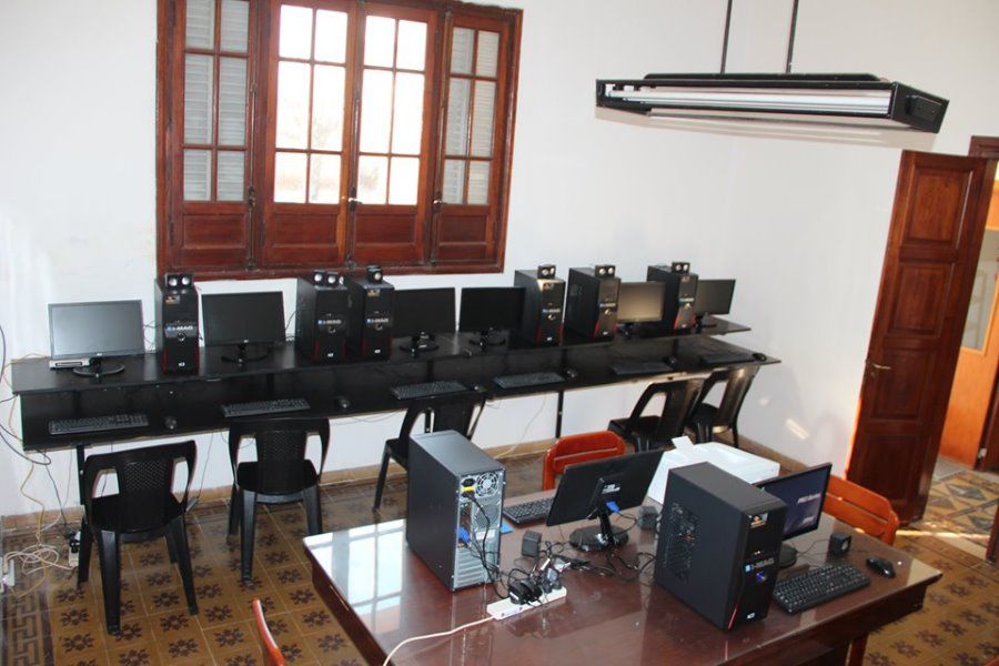 Sala de informática en la Esculea de Arte y Oficios