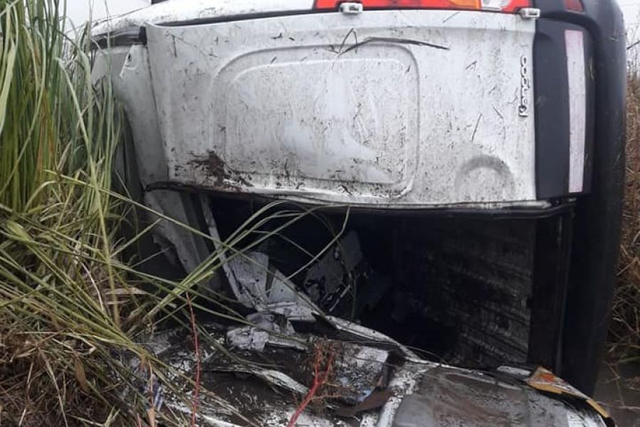 Despiste y vuelco Autovia 19 - Foto Bomberos Voluntarios