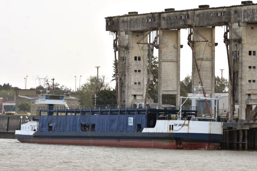 Siguen los embarques de maíz a granel en el puerto de Santa Fe