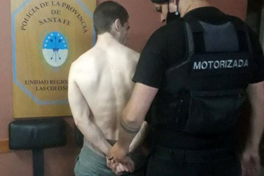 Se encontraba en aparente estado de ebriedad molestando a los vecinos y fue aprehendido