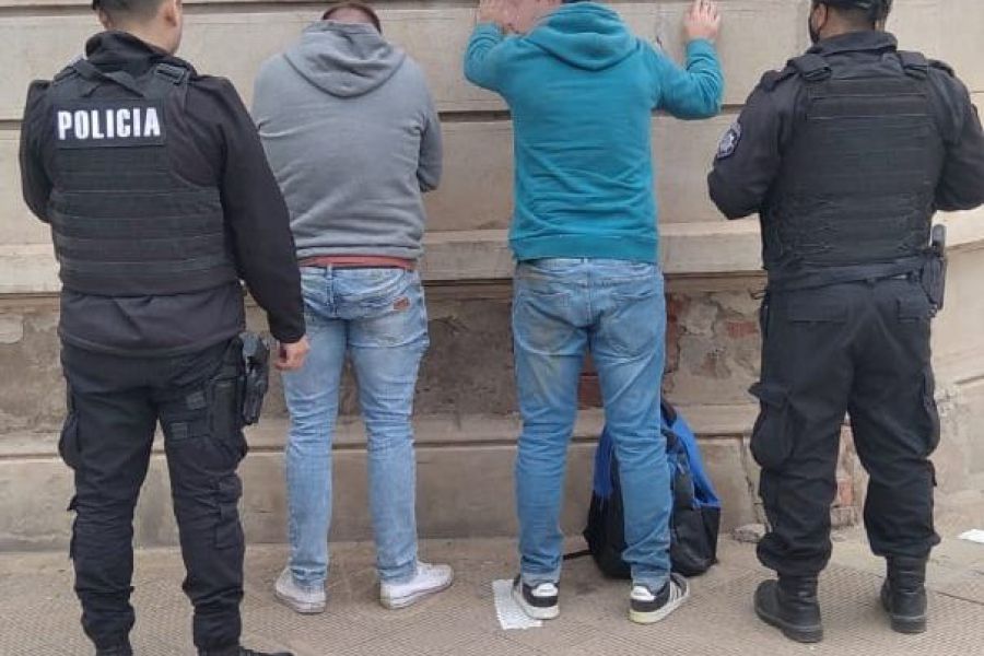 Aprehendidos por intentar sustraer una camioneta