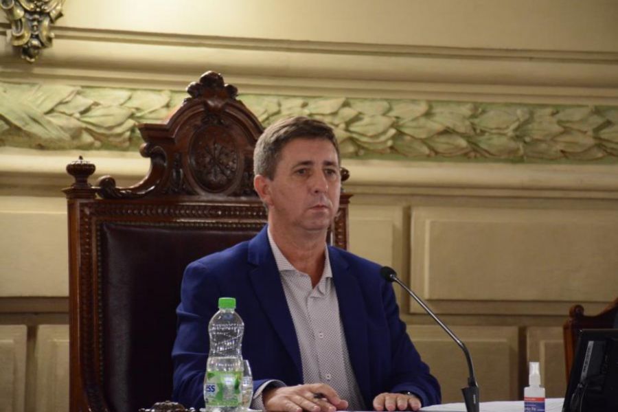 Rubén Pirola preside a los Senadores