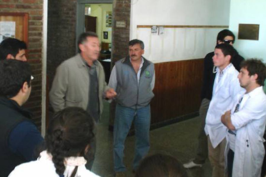 Visita de Escuela Uruguaya a ETMP Nº 298 - Foto FM Spacio