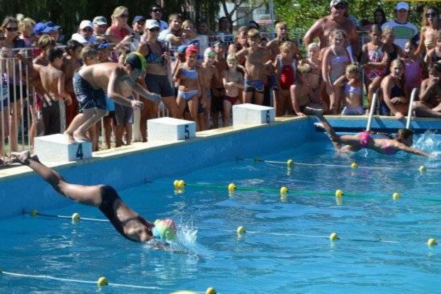 Encuentros de natacion - Foto FM Spacio