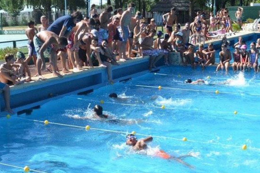 Encuentros de natacion - Foto FM Spacio