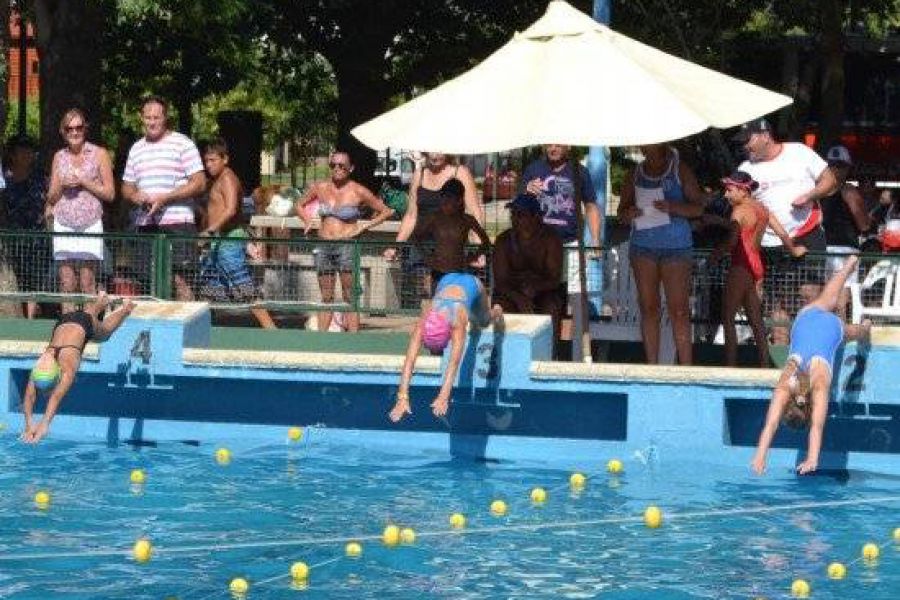 Encuentros de natacion - Foto FM Spacio