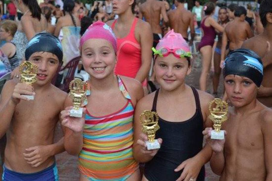 Encuentros de natacion - Foto FM Spacio
