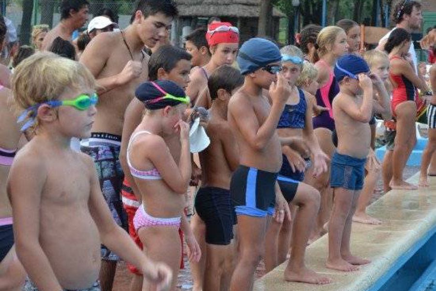 Encuentros de natacion - Foto FM Spacio