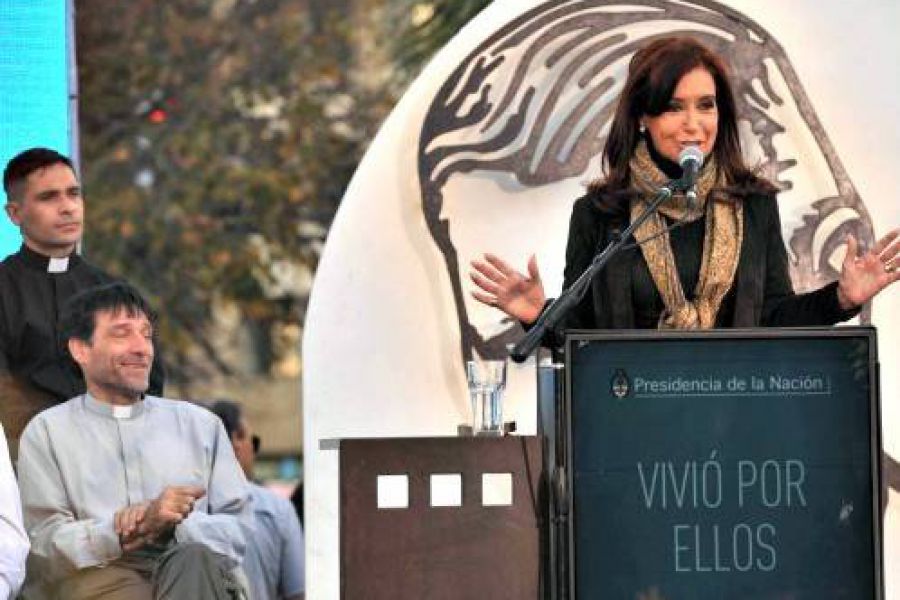 CFK homenaje a Mugica - Foto Presidencia
