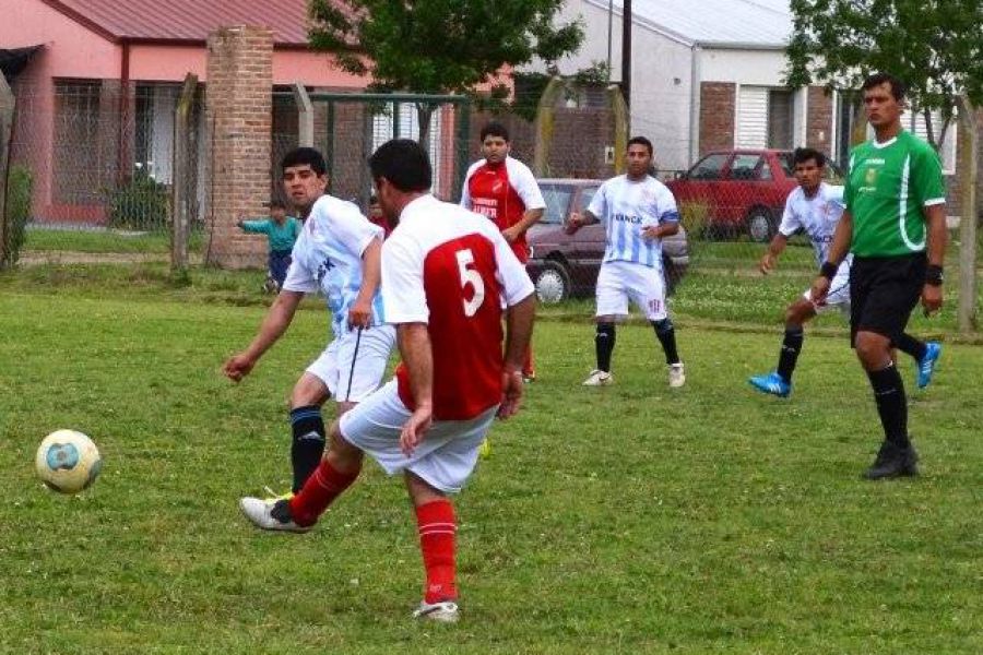 Primera Barrio Norte vs Deportivo Grutly - Foto FM Spacio