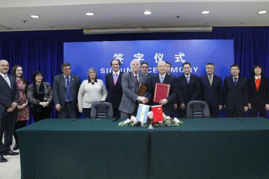 Casamiquela y funcionarios en China - Foto Presidencia