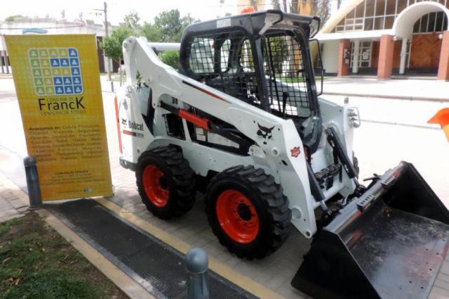 Minicargadora Bobcat - Foto Comuna de Franck