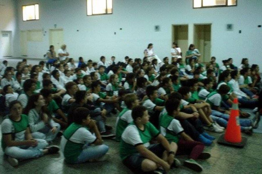 TC 2000 va a la Escuela - Foto FM Spacio