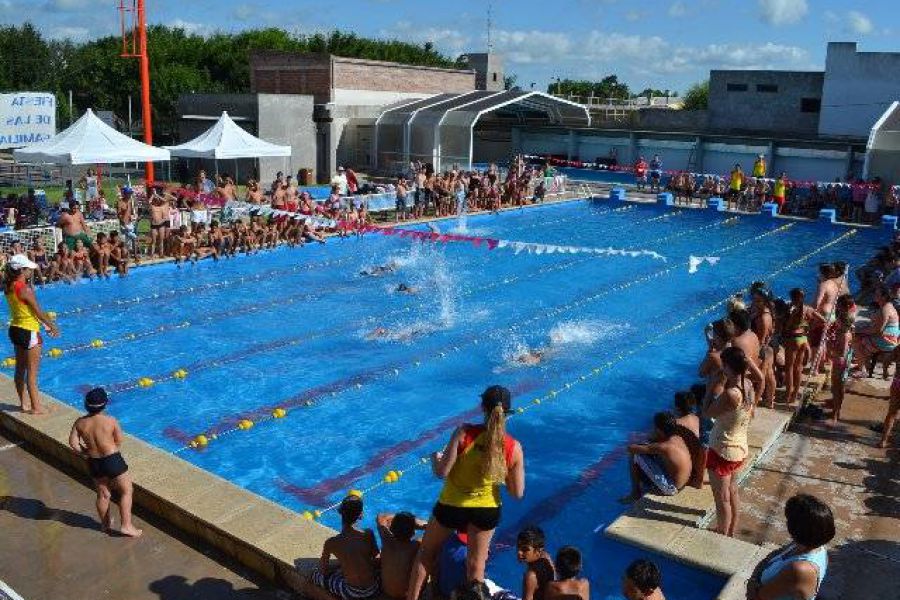 Encuentro de natacion Daniel Jacquier - Foto FM Spacio