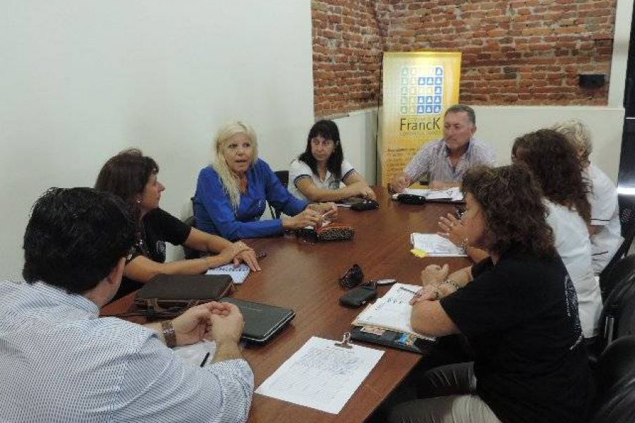 Ovando con Autoridades Educativas - Foto Comuna de Franck