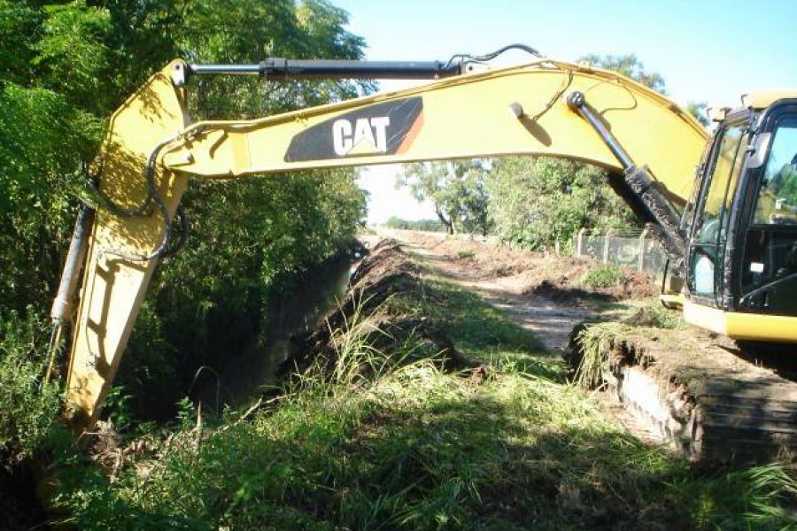 Trabajos en canales de desagues - Foto FM Spacio