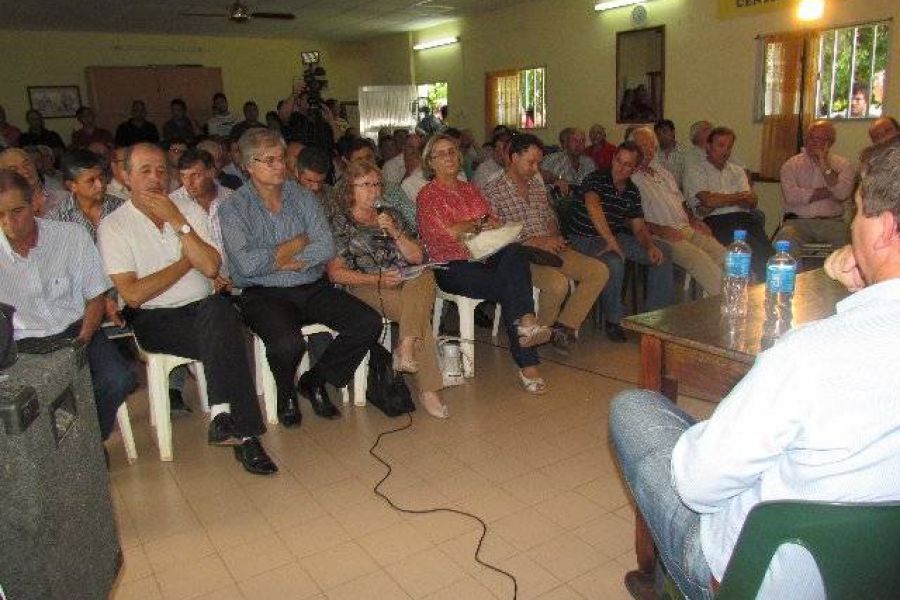 Pirola en reunion de Clusellas
