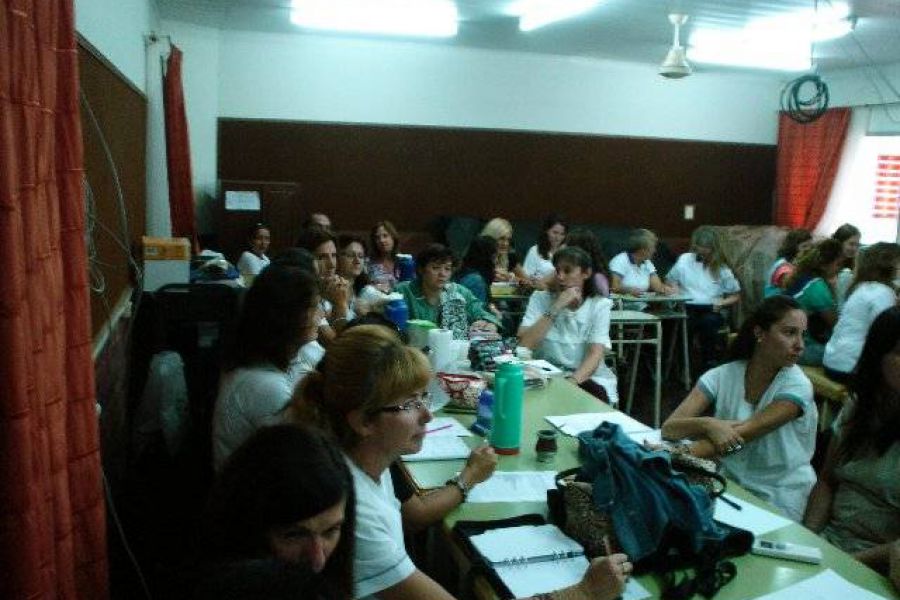 Capacitacion Docente en la 321 - Foto FM Spacio