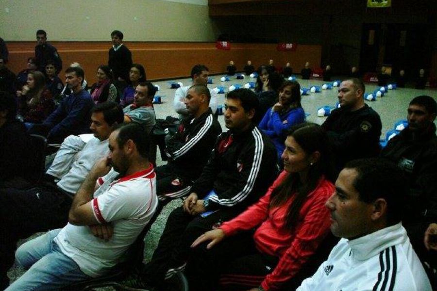 Curso RCP Cruz Roja Argentina - Foto FM Spacio