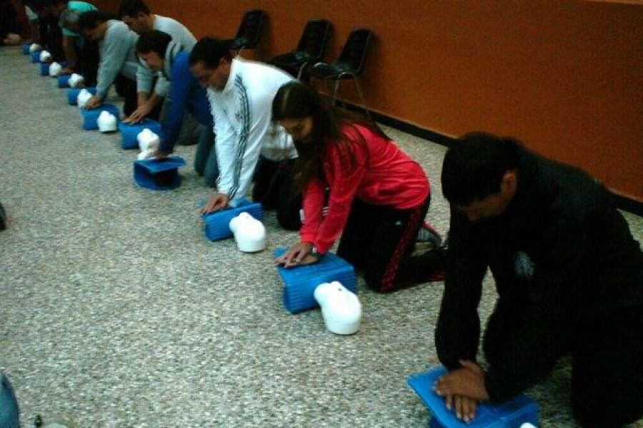 Curso RCP Cruz Roja Argentina - Foto FM Spacio