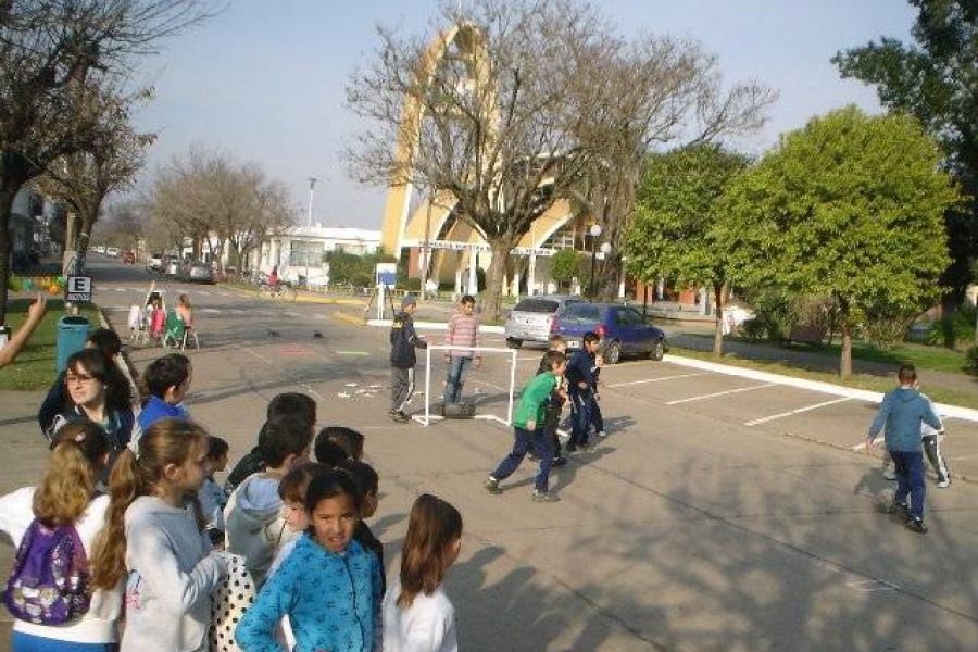 Kermesse en Escuela Primaria - Foto FM Spacio