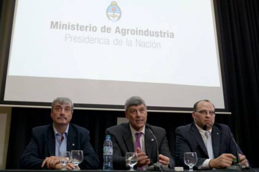 Buryaile en conferencia - Foto Presidencia