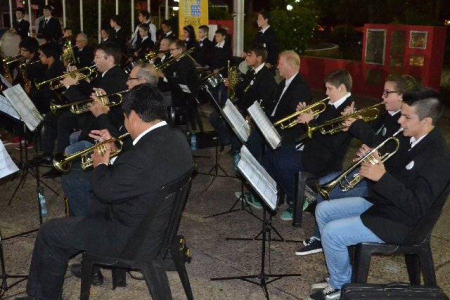 Banda en Plaza Sarmiento - Foto FM Spacio