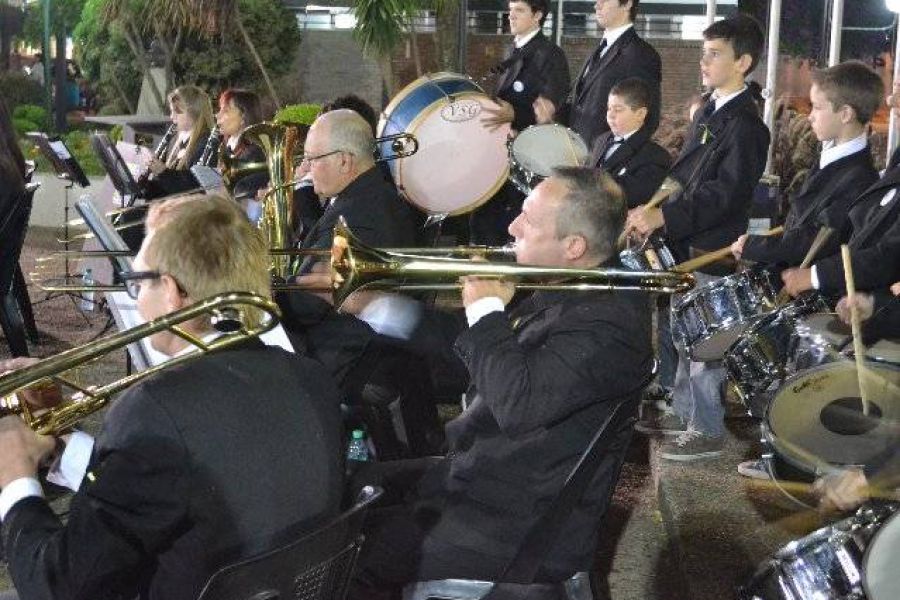 Banda en Plaza Sarmiento - Foto FM Spacio