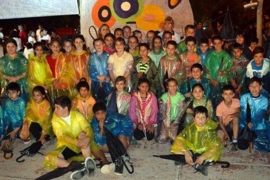 Velada Escuela 321 - Foto FM Spacio