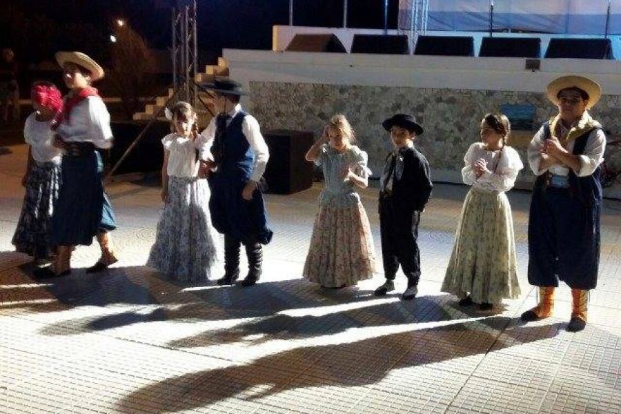 San Agustin Canta y Baila - Foto FM Spacio