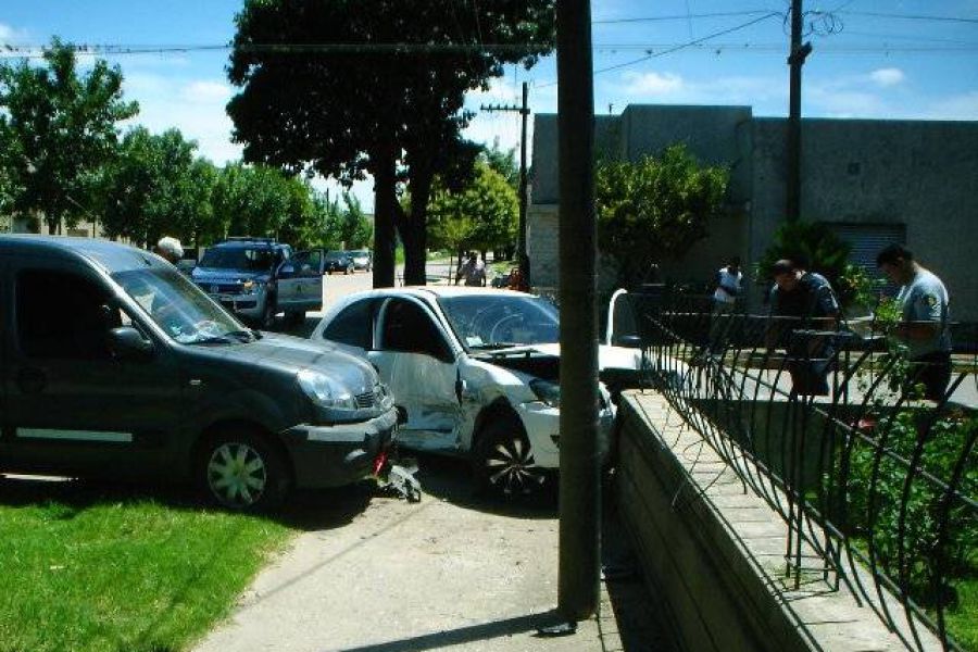 Accidente en Rivadavia y Mitre - Foto FM Spacio