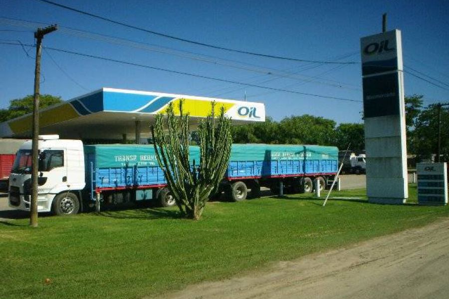 Estacion Oil de Abelardo Luis e Hijos - Foto FM Spacio.fgx