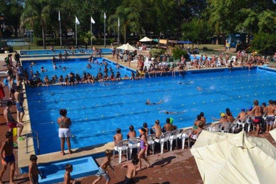 Encuentro de natacion en CAA - Foto FM Spacio