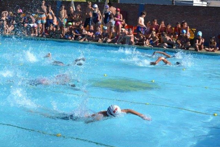 Encuentro de natacion CAP - Foto FM Spacio