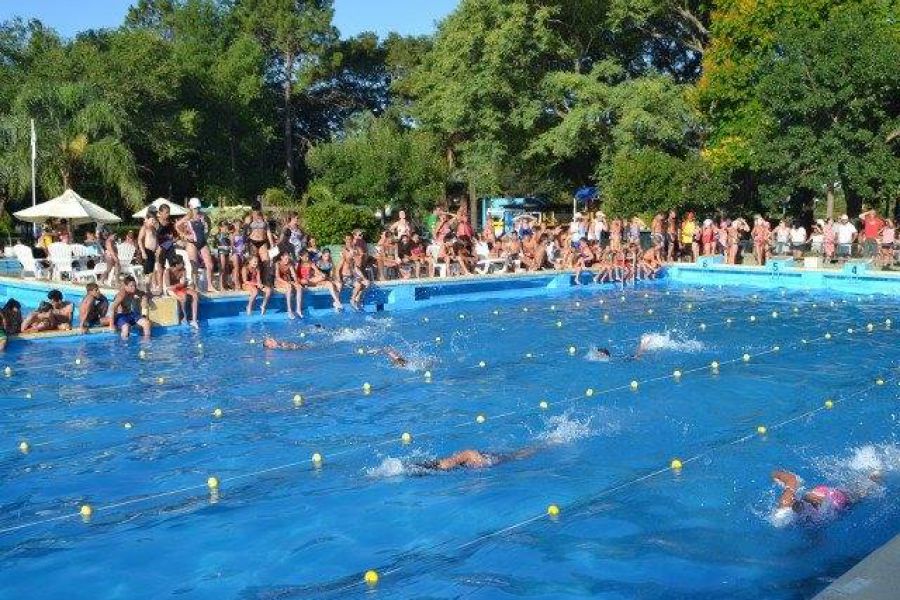Encuentro de natacion en CAA - Foto FM Spacio