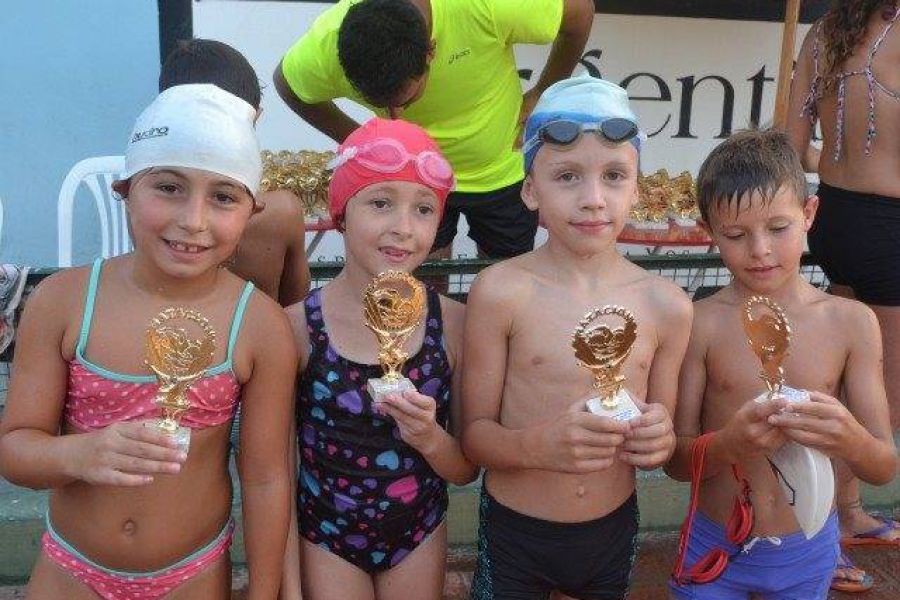 Encuentro de natacion en CAA - Foto FM Spacio